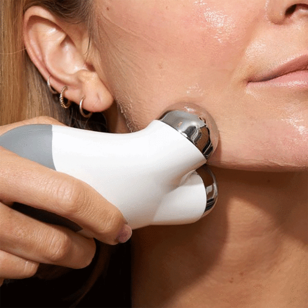 NuFACE Mini Supercharged Skincare Routine (del valore di 272€) Saldi